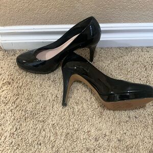 Black patent leather Vince Camuto heels